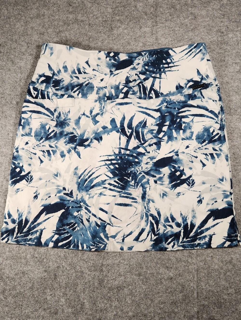 S.C. & Co White and Blue Athletic Palm-Print Women’s Skort Size Medium